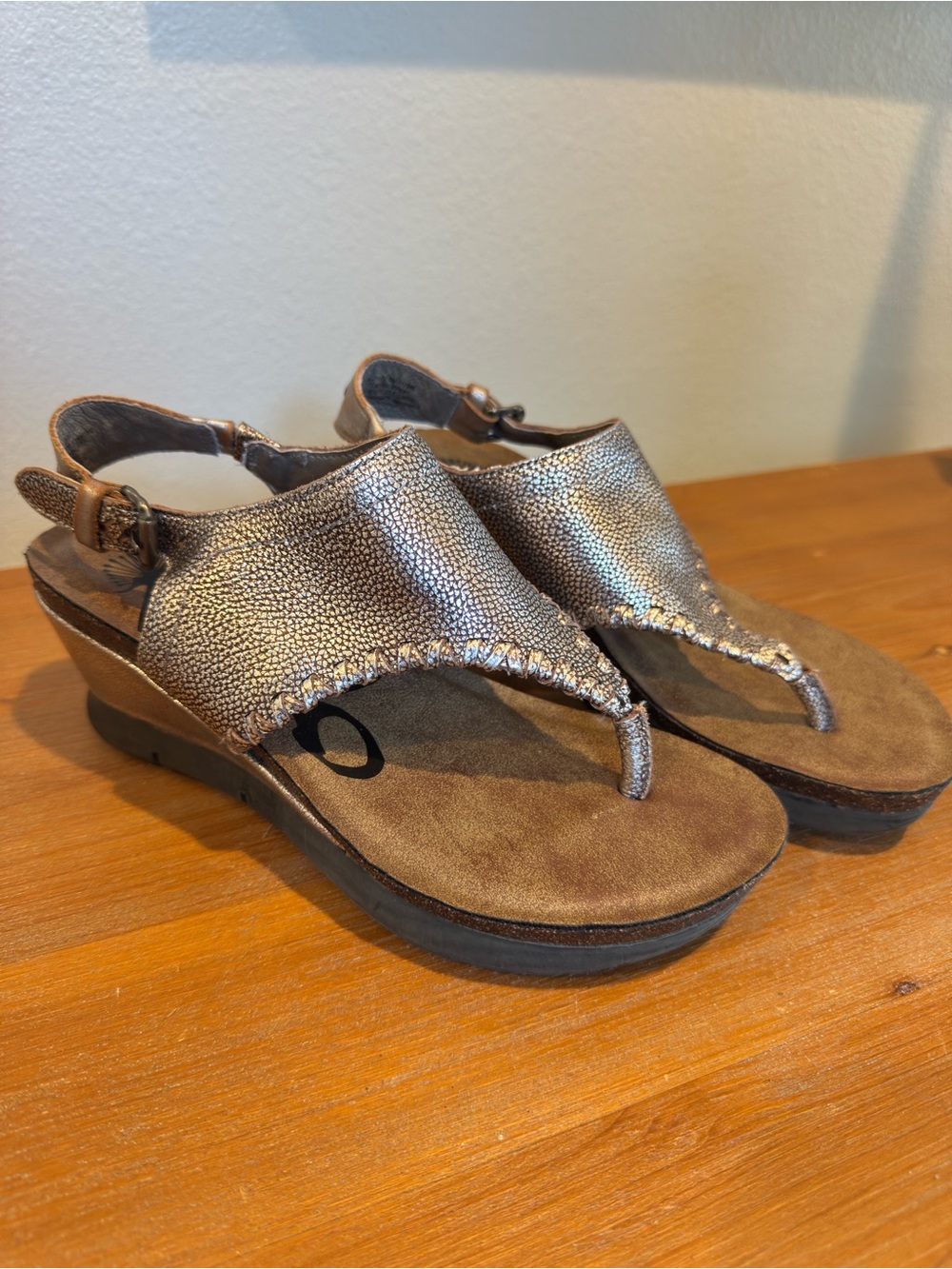 OTBT Meditate Metallic Women’s 6 Sandals